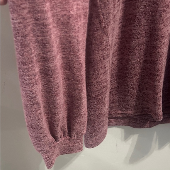 Chic Burgundy Women's Blouse - Picture 6 of 14